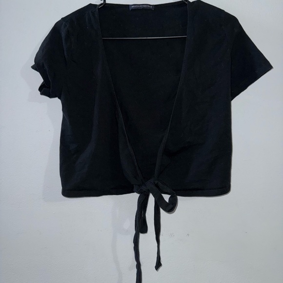 Brandy Melville Black Short Sleeve Tie Front Crop Blouse - Picture 2 of 5